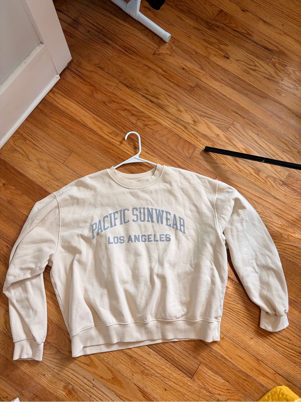 Pacific Sunwear Cream Oversized Crewneck Light Blue Logo Pacsun Medium Women’s
